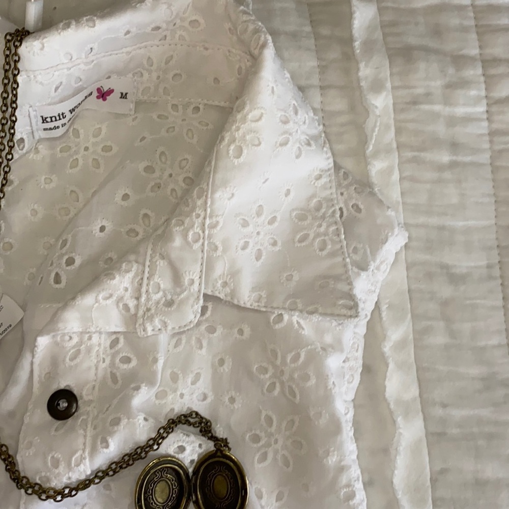 Girls jumpsuit comes with locket and belt